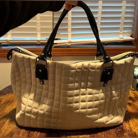 BCBGMAXAZRIA | ladies large quilted tote bag - Picture 16 of 16